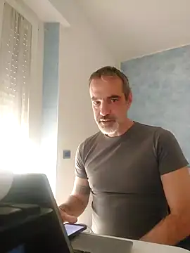 Snapshot of Marcolino183 chatting on 03-06-25, 09:14 Marcolino183 online show from 03-06-25, 09:14