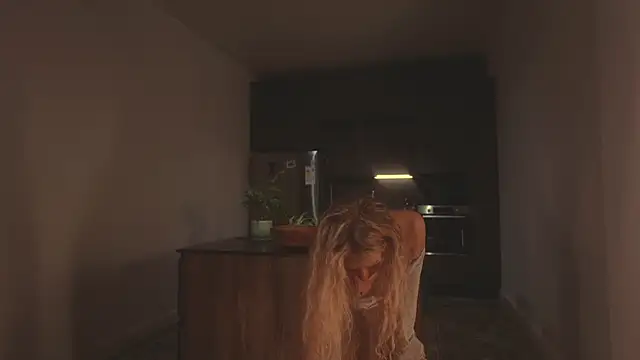 Snapshot of HeyBananas chatting on 01-16-25, 10:44 HeyBananas online show from 01-16-25, 10:44