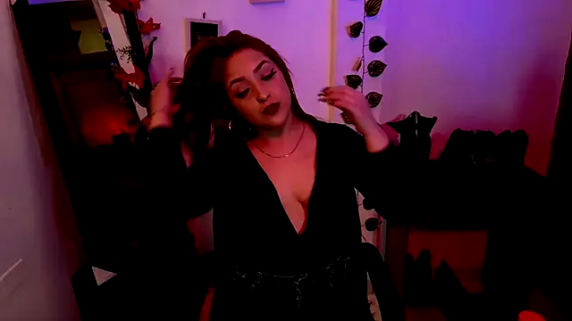 sapphire lilac online show from 12-17-25, 12:16