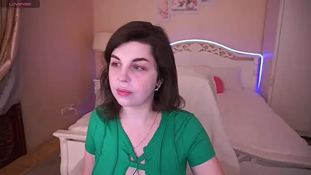 MirandaWong online show from 01-29-25, 05:40