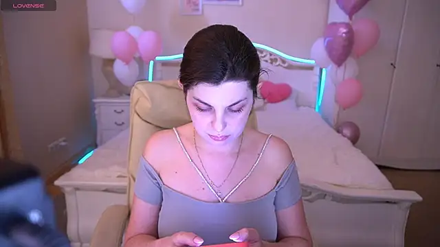 MirandaWong online show from 02-17-25, 12:48