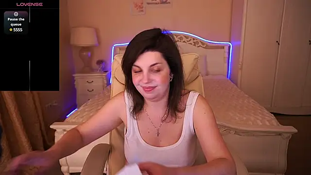 MirandaWong online show from 03-22-25, 04:15