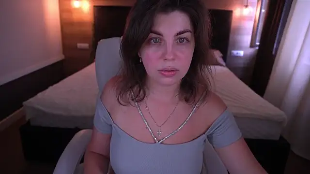 MirandaWong online show from 09-10-25, 06:13