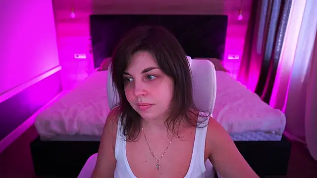 MirandaWong online show from 09-19-25, 05:53