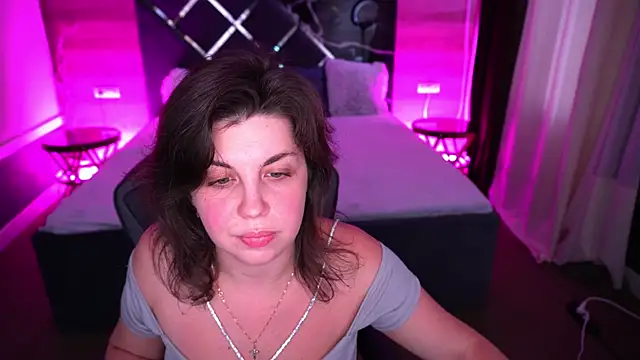 MirandaWong online show from 10-13-25, 05:51