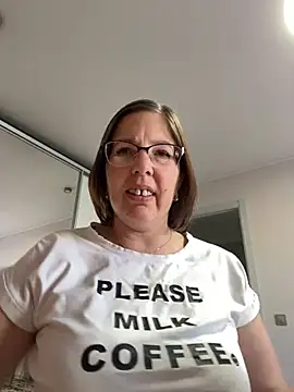 Snapshot of B_Bonya_m chatting on 03-19-25, 04:36 B Bonya m online show from 03-19-25, 04:36