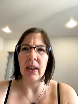 Snapshot of B_Bonya_m chatting on 09-10-25, 04:12 B Bonya m online show from 09-10-25, 04:12