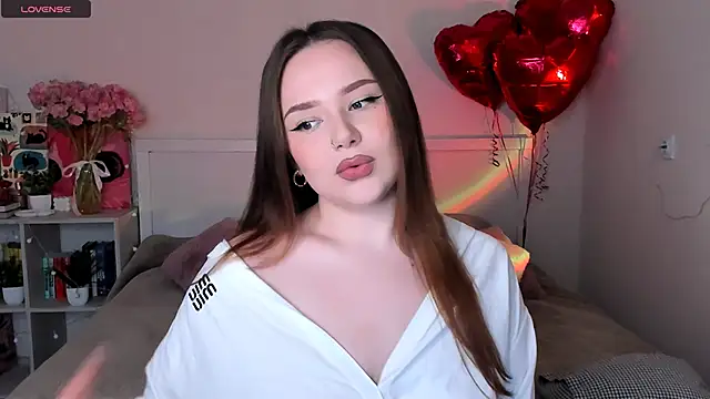 Snapshot of LittleKiitten chatting on 05-28-26, 02:47 LittleKiitten online show from 05-28-26, 02:47