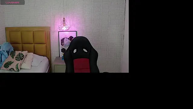 Snapshot of MAGNOLEROY chatting on 02-07-25, 07:49 MAGNOLEROY online show from 02-07-25, 07:49
