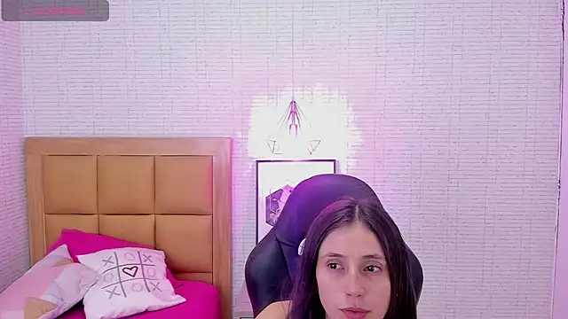 Snapshot of MAGNOLEROY chatting on 03-14-25, 07:34 MAGNOLEROY online show from 03-14-25, 07:34