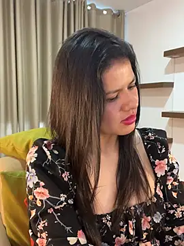 Snapshot of Alice_Biel chatting on 12-25-24, 03:28 Alice Biel online show from 12-25-24, 03:28