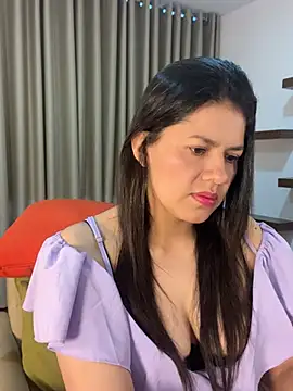 Snapshot of Alice_Biel chatting on 12-26-24, 09:47 Alice Biel online show from 12-26-24, 09:47