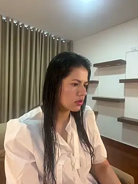 Snapshot of Alice_Biel chatting on 01-11-25, 01:53 Alice Biel online show from 01-11-25, 01:53