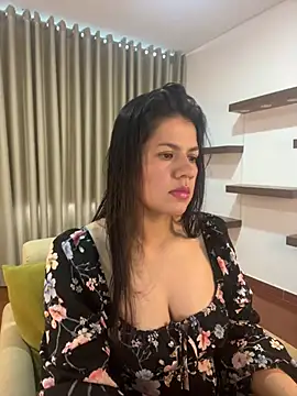 Snapshot of Alice_Biel chatting on 01-19-25, 08:30 Alice Biel online show from 01-19-25, 08:30