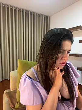 Snapshot of Alice_Biel chatting on 01-25-25, 04:13 Alice Biel online show from 01-25-25, 04:13