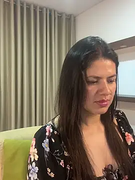 Snapshot of Alice_Biel chatting on 03-06-25, 03:46 Alice Biel online show from 03-06-25, 03:46