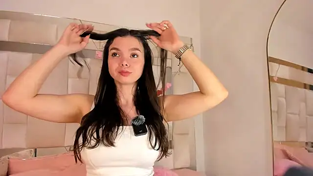 Snapshot of isabella_gomez11 chatting on 06-06-26, 11:20 isabella gomez11 online show from 06-06-26, 11:20