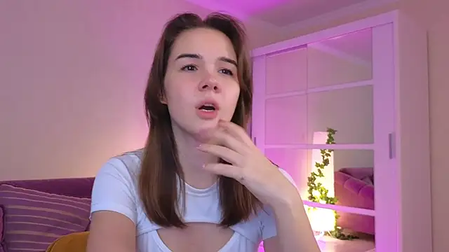 Snapshot of LindaRobertz chatting on 02-05-25, 12:49 LindaRobertz online show from 02-05-25, 12:49