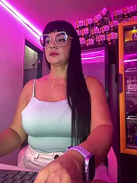 Hot beauty   online show from 04-12-26, 02:27