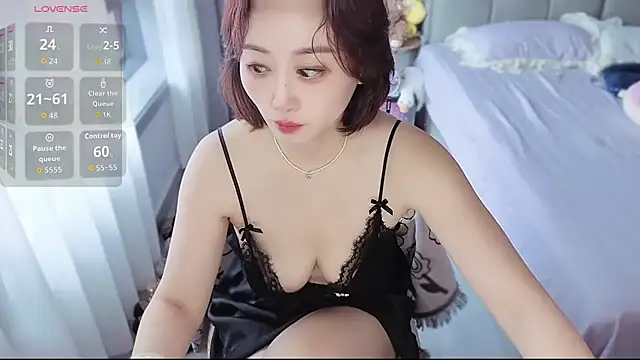 Snapshot of Xiaoyu-G chatting on 05-10-26, 12:27 Xiaoyu-G online show from 05-10-26, 12:27