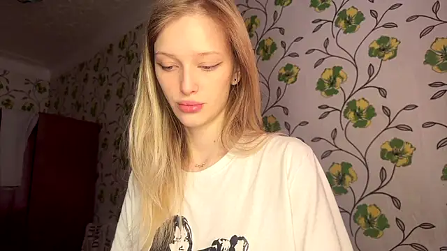 Evvie Summn1 online show from 05-07-26, 06:08