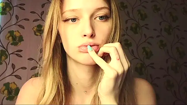 Evvie Summn1 online show from 05-12-26, 02:25