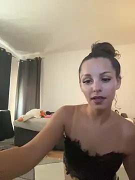 Snapshot of Chiara0102 chatting on 07-23-26, 02:48 Chiara0102 online show from 07-23-26, 02:48