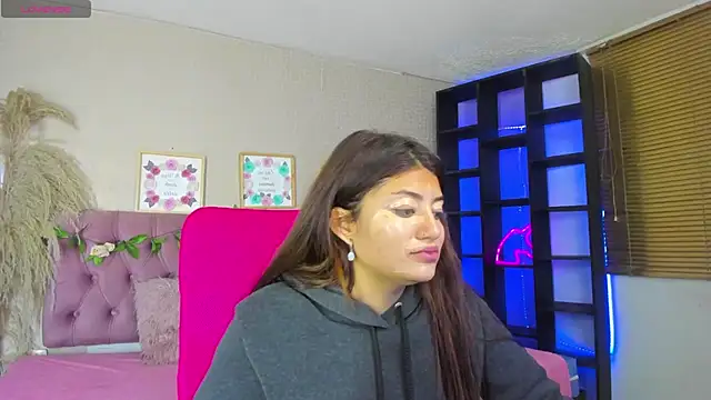 Lia Keen online show from 10-15-25, 08:09