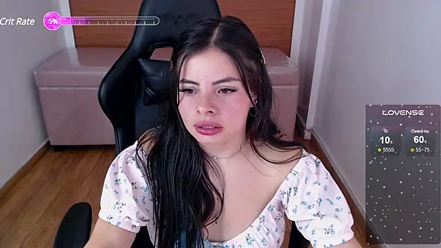 Snapshot of Chinatsu_t chatting on 03-22-25, 10:37 Chinatsu t online show from 03-22-25, 10:37