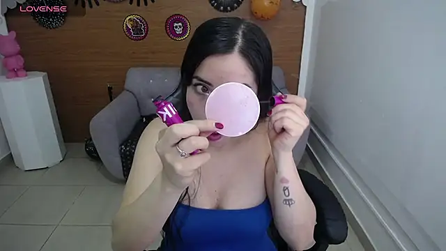 Snapshot of Chinatsu_t chatting on 10-17-25, 12:41 Chinatsu t online show from 10-17-25, 12:41