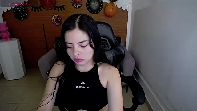 Snapshot of Chinatsu_t chatting on 10-20-25, 12:49 Chinatsu t online show from 10-20-25, 12:49