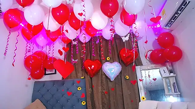 Snapshot of Isis_queen1 chatting on 02-13-25, 10:54 Isis queen1 online show from 02-13-25, 10:54