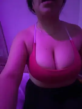 Snapshot of hannahcdmx chatting on 06-30-26, 12:33 hannahcdmx online show from 06-30-26, 12:33
