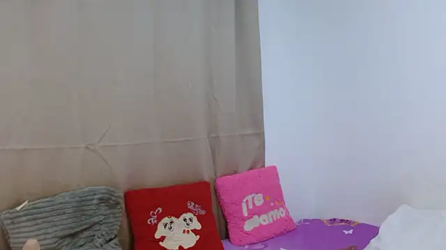 Snapshot of winona_hotsexy chatting on 10-07-25, 01:14 winona hotsexy online show from 10-07-25, 01:14