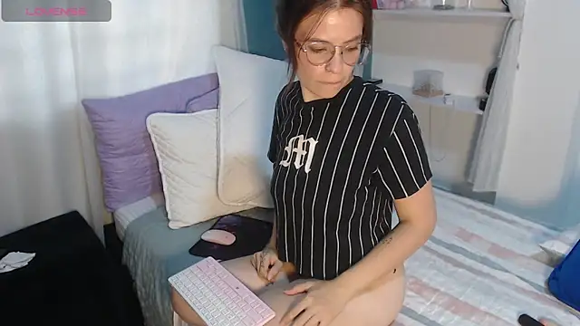 Mily Miley online show from 04-21-26, 04:34