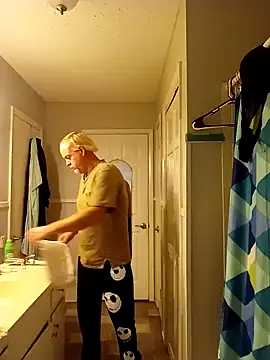 Snapshot of marc1812 chatting on 12-26-24, 09:58 marc1812 online show from 12-26-24, 09:58