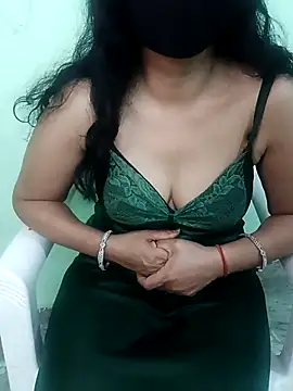 Snapshot of Deepa_09 chatting on 11-11-25, 10:04 Deepa 09 online show from 11-11-25, 10:04