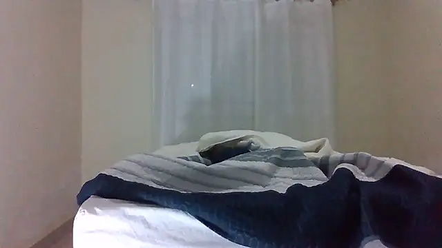 Snapshot of sweets_80 chatting on 05-27-26, 03:47 sweets 80 online show from 05-27-26, 03:47