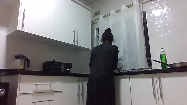 Snapshot of sweets_80 chatting on 06-11-26, 03:48 sweets 80 online show from 06-11-26, 03:48