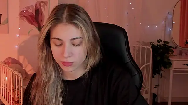 EllieCutes online show from 01-19-25, 05:26