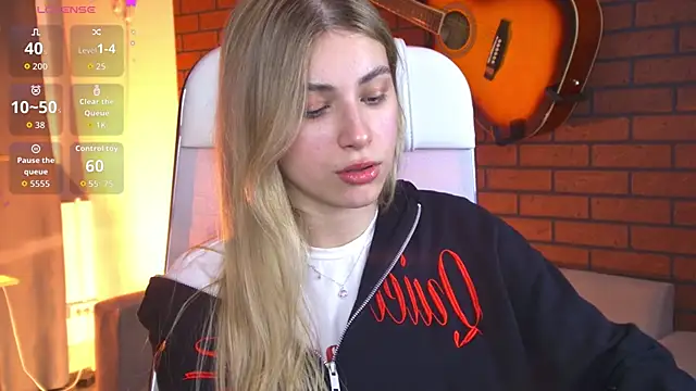 EllieCutes online show from 04-25-26, 01:41