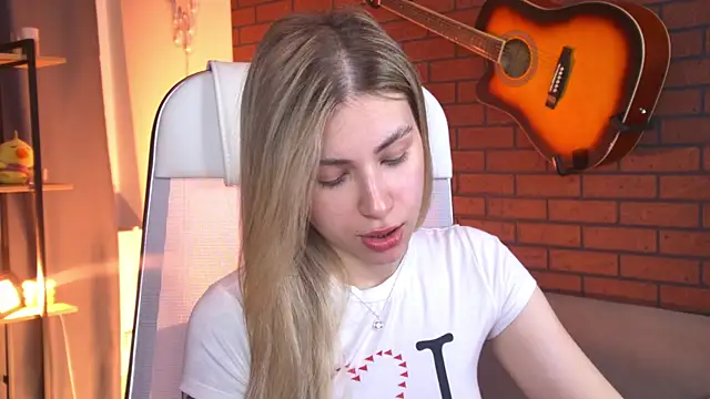 EllieCutes online show from 04-27-26, 06:22