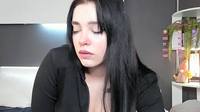 Snapshot of WildaBendell chatting on 01-24-25, 12:31 WildaBendell online show from 01-24-25, 12:31