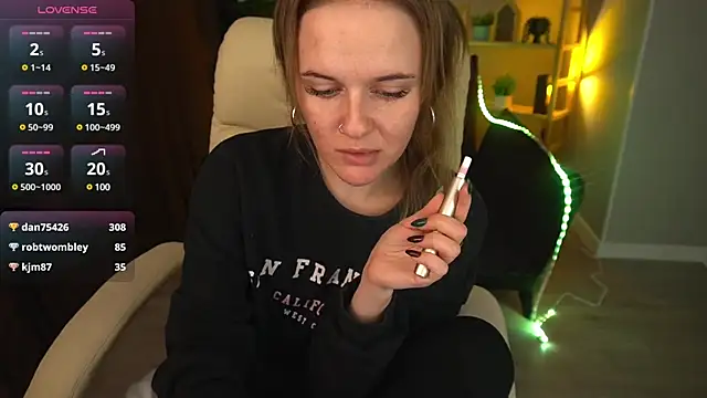 Snapshot of MaribelRiverr_ chatting on 12-21-24, 10:06 MaribelRiverr  online show from 12-21-24, 10:06