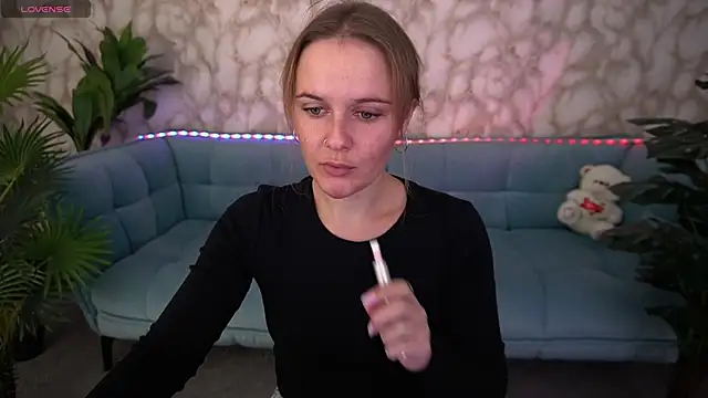 Snapshot of MaribelRiverr_ chatting on 10-14-25, 05:52 MaribelRiverr  online show from 10-14-25, 05:52