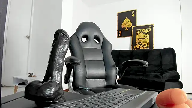 Snapshot of Martinafeet-qos chatting on 02-06-25, 10:10 Martinafeet-qos online show from 02-06-25, 10:10