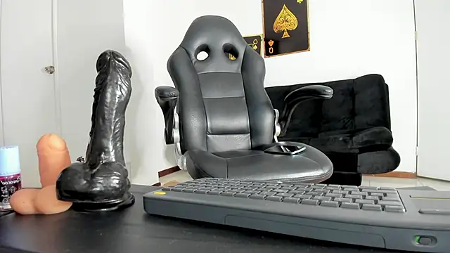 Snapshot of Martinafeet-qos chatting on 02-13-25, 10:22 Martinafeet-qos online show from 02-13-25, 10:22