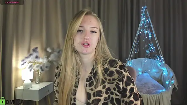 Snapshot of Stacy_River chatting on 10-03-25, 08:44 Stacy River online show from 10-03-25, 08:44