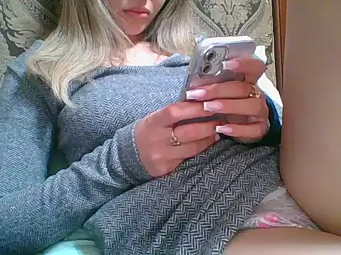 Emma 99 online show from 03-18-25, 01:53