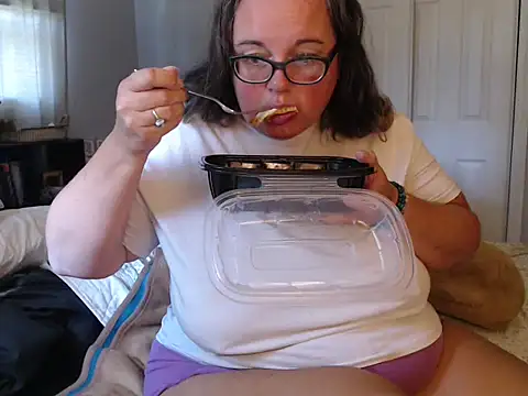 LauLauPAWG online show from 09-19-25, 04:40